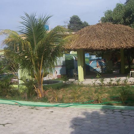 La Cayenna Hotel Et Restaurant Port-au-Prince Exterior photo