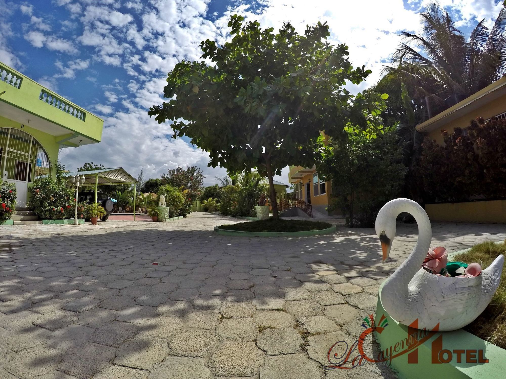 La Cayenna Hotel Et Restaurant Port-au-Prince Exterior photo