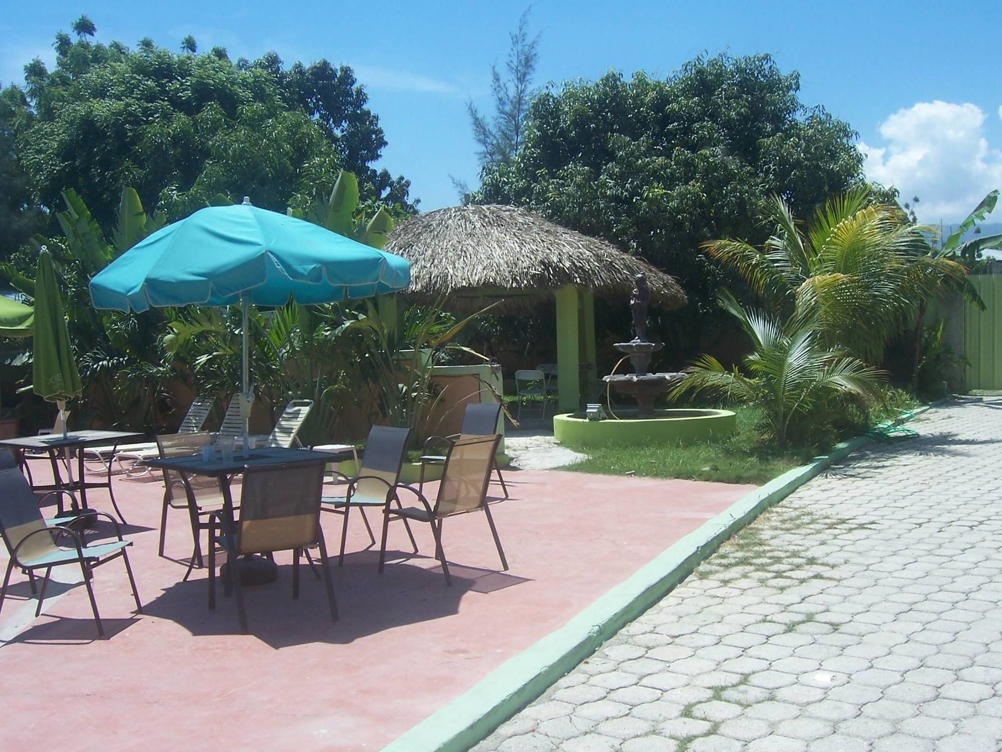 La Cayenna Hotel Et Restaurant Port-au-Prince Exterior photo